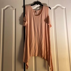 Peach short sleeve shoulder cut out blouse.